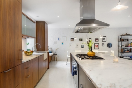 211 East 3rd Street, 3R Rental